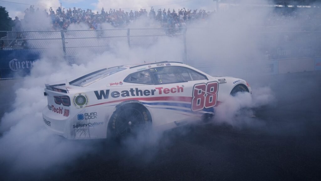 Van Gisbergen wins in Chicago once again, completing a NASCAR weekend sweep