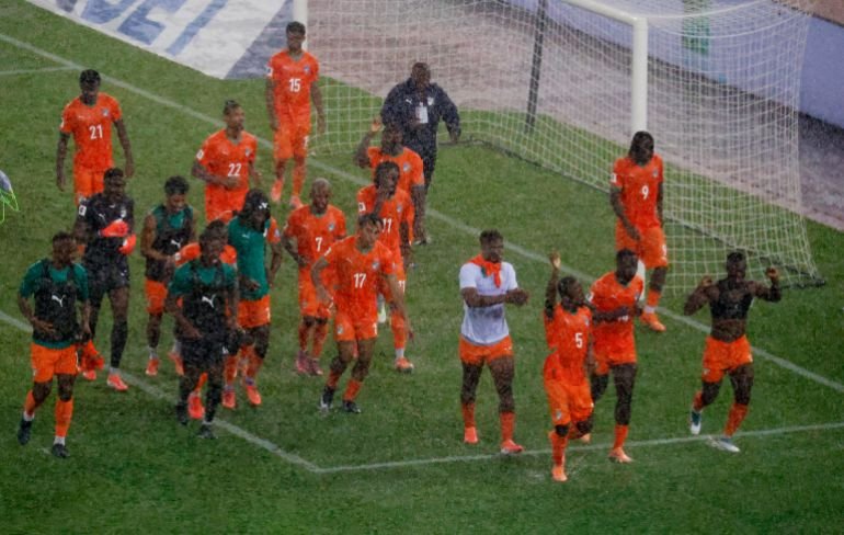  Ivory Coast celebrate qualifying for the World Cup