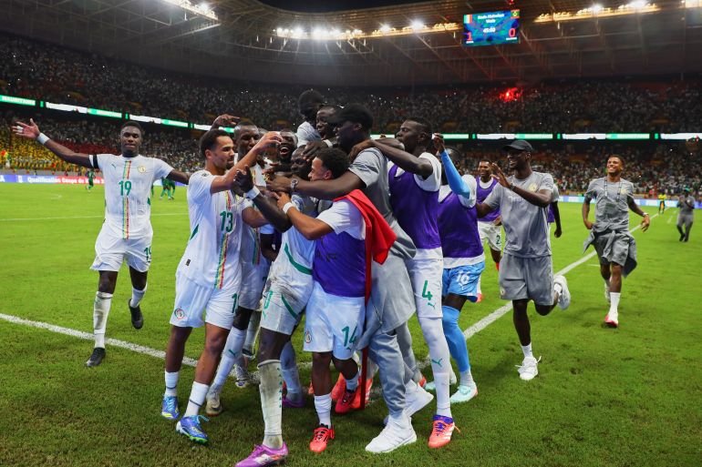 Senegal's Sadio Mane, Left, celebrates with teammates after scoring his side's first goal during a World Cup Group B qualifying soccer match between Senegal and Mauritania