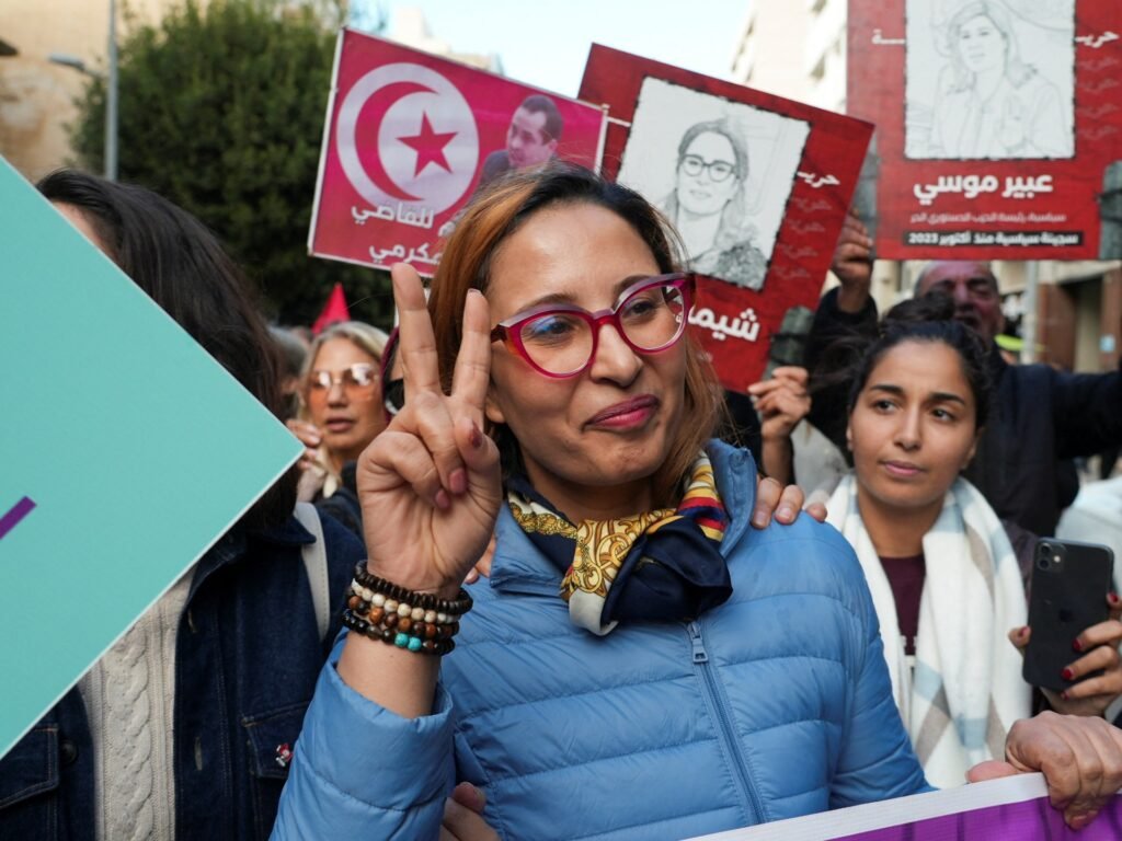 Tunisia police arrrest opposition figure Chaima Issa during protest