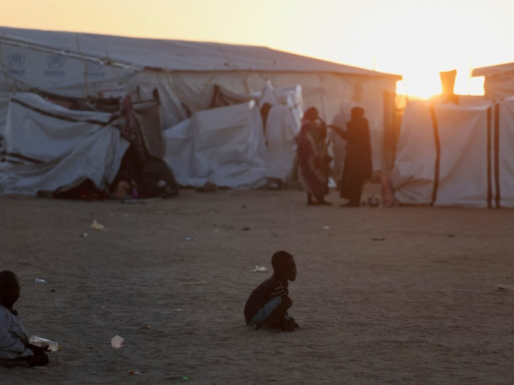 Waves of Sudanese families flee expanding war, arrive in impoverished Chad Waves of Sudanese families flee expanding war, arrive in impoverished Chad