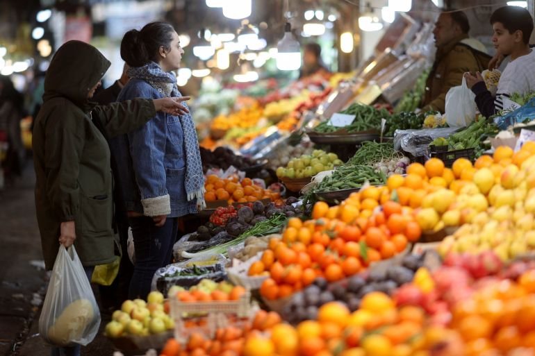 Iranian women shop in a local market as the value of the Iranian rial drops, in Tehran, Iran, December 20, 2025. Majid Asgaripour/WANA (West Asia News Agency) via REUTERS ATTENTION EDITORS - THIS PICTURE WAS PROVIDED BY A THIRD PARTY