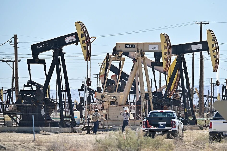 Oil faces price ceiling as supply surge outpaces demand Oil faces price ceiling as supply surge outpaces demand