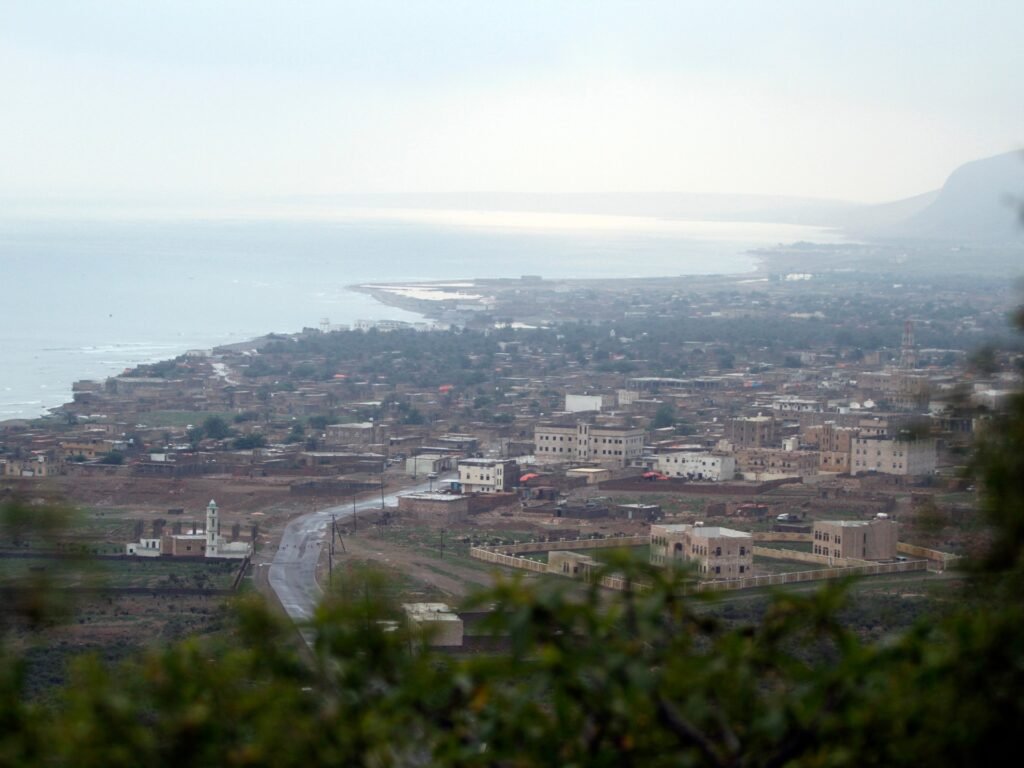 Hundreds of tourists stuck on Yemeni island as tensions simmer on mainland