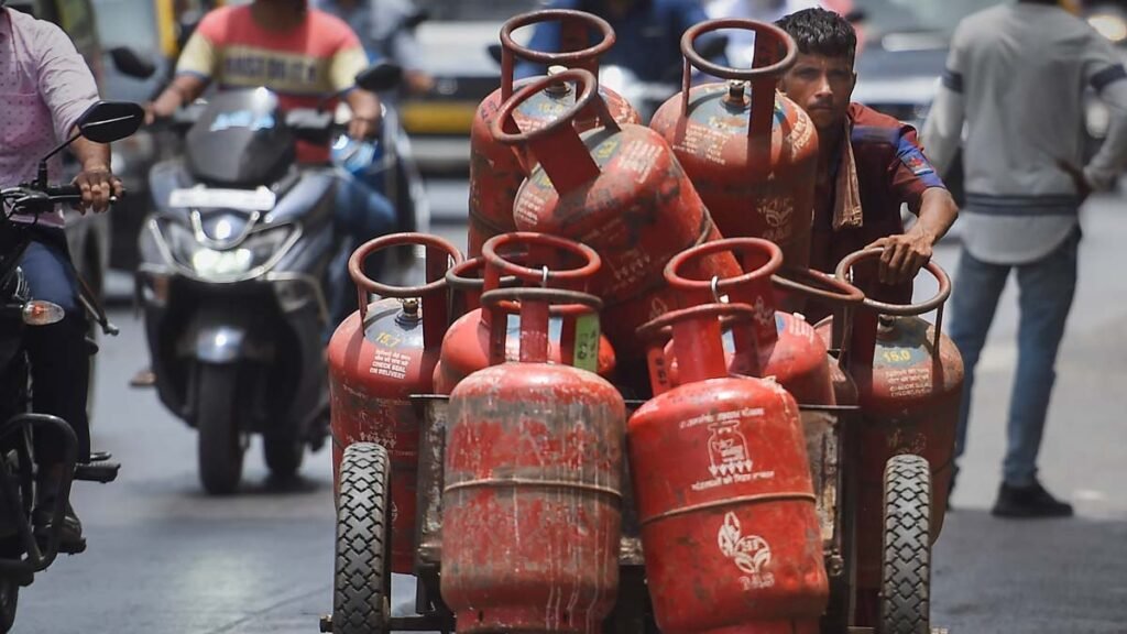 Strait of Hormuz Crisis Triggers LPG Shortages in India: What You Need to Know About LPG vs PNG