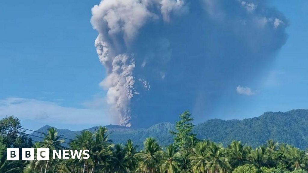 I led hikers up an Indonesian volcano – and then it eruptedAn Indonesian guide who led hikers up Mount Dukono has described the moment of Friday's eruption which killed three people.18 hrs agoAsia I led hikers up an Indonesian volcano - and then it eruptedAn Indonesian guide who led hikers up Mount Dukono has described the moment of Friday's eruption which killed three people.18 hrs agoAsia