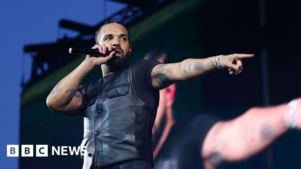Drake surprise drops three albums and mentions the Kendrick Lamar beefThese are the first albums the Canadian rapper has dropped since his beef with Kendrick Lamar escalated in 2024. 1 hr agoNewsbeat Drake surprise drops three albums and mentions the Kendrick Lamar beefThese are the first albums the Canadian rapper has dropped since his beef with Kendrick Lamar escalated in 2024. 1 hr agoNewsbeat