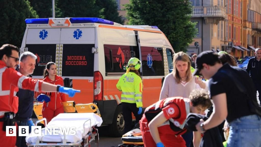 Man drives car into pedestrians in Italy, injuring eightSeven people were injured, two seriously, before passers-by gave chase and stopped the man.Just nowEurope Man drives car into pedestrians in Italy, injuring eightSeven people were injured, two seriously, before passers-by gave chase and stopped the man.Just nowEurope