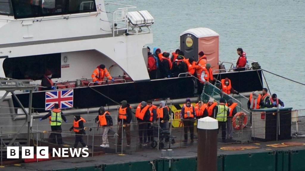 UK to use AI facial recognition to check age of asylum seekers from next yearThe Home Office says the tool will make it easier to identify adult migrants "attempting to game the system".2 hrs ago UK to use AI facial recognition to check age of asylum seekers from next yearThe Home Office says the tool will make it easier to identify adult migrants "attempting to game the system".2 hrs ago