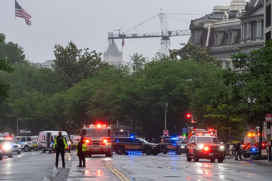 Gunman opens fire near White House while Trump inside; suspect shot dead Gunman opens fire near White House while Trump inside; suspect shot dead