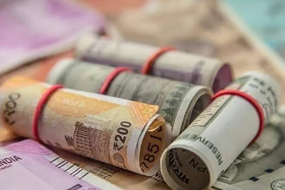Indian rupee nearing 100-per-dollar mark; what does this mean for UAE NRIs? Indian rupee nearing 100-per-dollar mark; what does this mean for UAE NRIs?