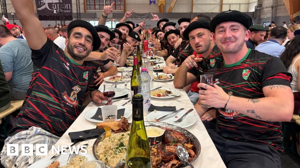 Giant banquets rile radical left in FranceThe feasting phenomenon run by Le Canon Français has become a hot political issue.1 hr agoEurope Giant banquets rile radical left in FranceThe feasting phenomenon run by Le Canon Français has become a hot political issue.1 hr agoEurope