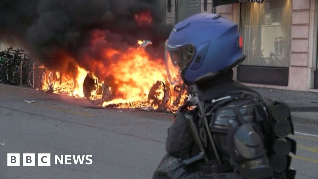 Protesters clash with police ahead of G7 summit in GenevaSwiss police deployed a water cannon and fired tear gas to disperse anti-G7 protesters after clashes.26 mins agoEurope Protesters clash with police ahead of G7 summit in GenevaSwiss police deployed a water cannon and fired tear gas to disperse anti-G7 protesters after clashes.26 mins agoEurope