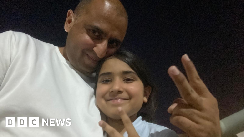 Australian PM demands answers after Pakistan police shoot dead girl while on holidayPakistani police said the nine-year-old was mistakenly shot as they pursued a group of armed robbers.57 mins agoWorld Australian PM demands answers after Pakistan police shoot dead girl while on holidayPakistani police said the nine-year-old was mistakenly shot as they pursued a group of armed robbers.57 mins agoWorld