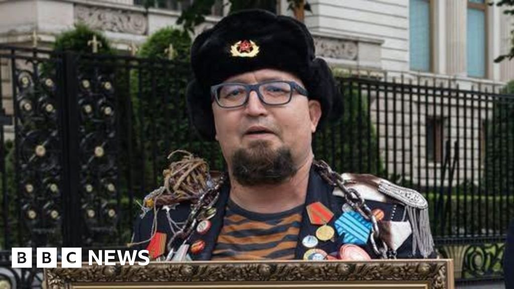 Russian artist and Putin critic shot dead in PolandRobert Kuzovkov, who used the pseudonym Semyon Skrepetsky, has been known for his caricatures of politicians including Vladimir Putin.31 mins agoEurope Russian artist and Putin critic shot dead in PolandRobert Kuzovkov, who used the pseudonym Semyon Skrepetsky, has been known for his caricatures of politicians including Vladimir Putin.31 mins agoEurope