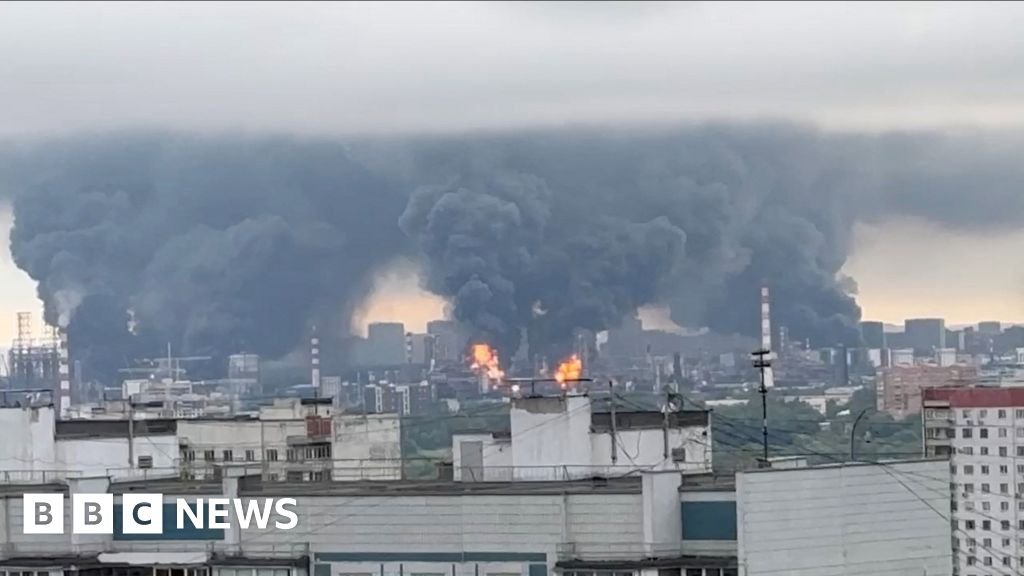 Moscow hit by largest Ukrainian attack since start of Russia's full-scale warA refinery and a shopping centre were burning after almost 200 Ukrainian drones struck an area to the south-east of the Russian capital.14 mins agoEurope Moscow hit by largest Ukrainian attack since start of Russia's full-scale warA refinery and a shopping centre were burning after almost 200 Ukrainian drones struck an area to the south-east of the Russian capital.14 mins agoEurope
