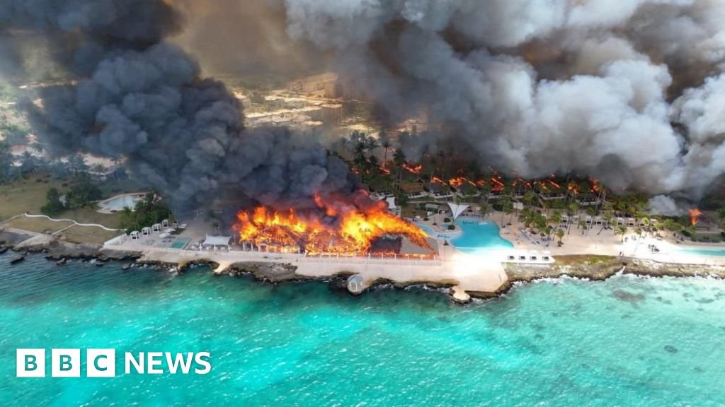 Tourist dies in Dominican Republic luxury resort fireNearly 1,700 people were evacuated from the huge blaze at Viva Wyndham Dominicus Beach in Bayahibe, a popular resort town on the Caribbean coast.1 hr agoLatin America Tourist dies in Dominican Republic luxury resort fireNearly 1,700 people were evacuated from the huge blaze at Viva Wyndham Dominicus Beach in Bayahibe, a popular resort town on the Caribbean coast.1 hr agoLatin America