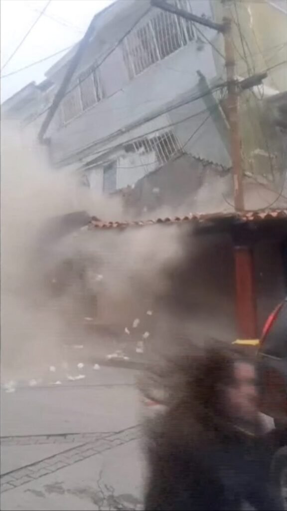 Chaos after building collapses on Caracas outskirtsThe capital and its surrounding areas have seen some of the worst damage from the 7.2 and 7.5 quakes, which hit a minute apart. 26 mins ago