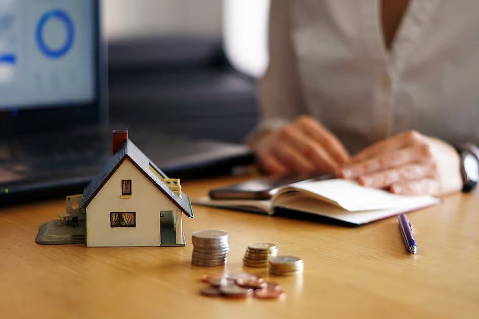 Dubai homebuyers rush to lock in fixed-rate mortgages as rates drop to 3.75% Dubai homebuyers rush to lock in fixed-rate mortgages as rates drop to 3.75%