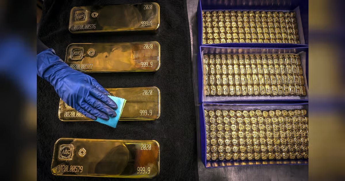 Wall Street cuts gold targets, keeps $5,000 in sight Wall Street cuts gold targets, keeps $5,000 in sight