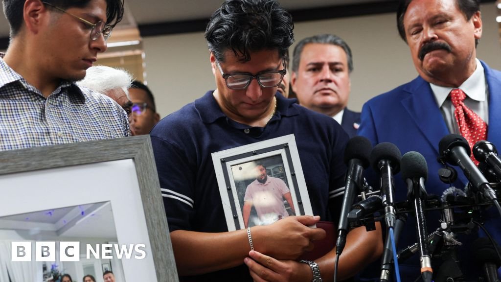 Man fatally shot by ICE in Houston was not intended target, DHS saysImmigration agents were looking for a different person when they shot Lorenzo Salgado Araujo during a traffic stop, officials say.5 hrs agoUS & Canada Man fatally shot by ICE in Houston was not intended target, DHS saysImmigration agents were looking for a different person when they shot Lorenzo Salgado Araujo during a traffic stop, officials say.5 hrs agoUS & Canada