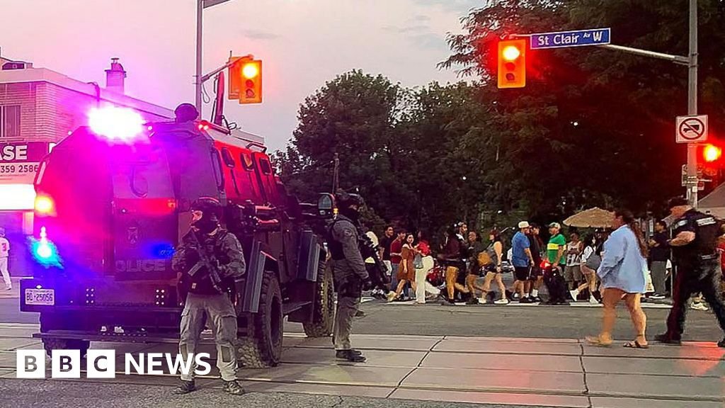 At least two killed in Toronto street festival shootingPolice have urged the public to stay away from the area.Just nowUS & Canada At least two killed in Toronto street festival shootingPolice have urged the public to stay away from the area.Just nowUS & Canada