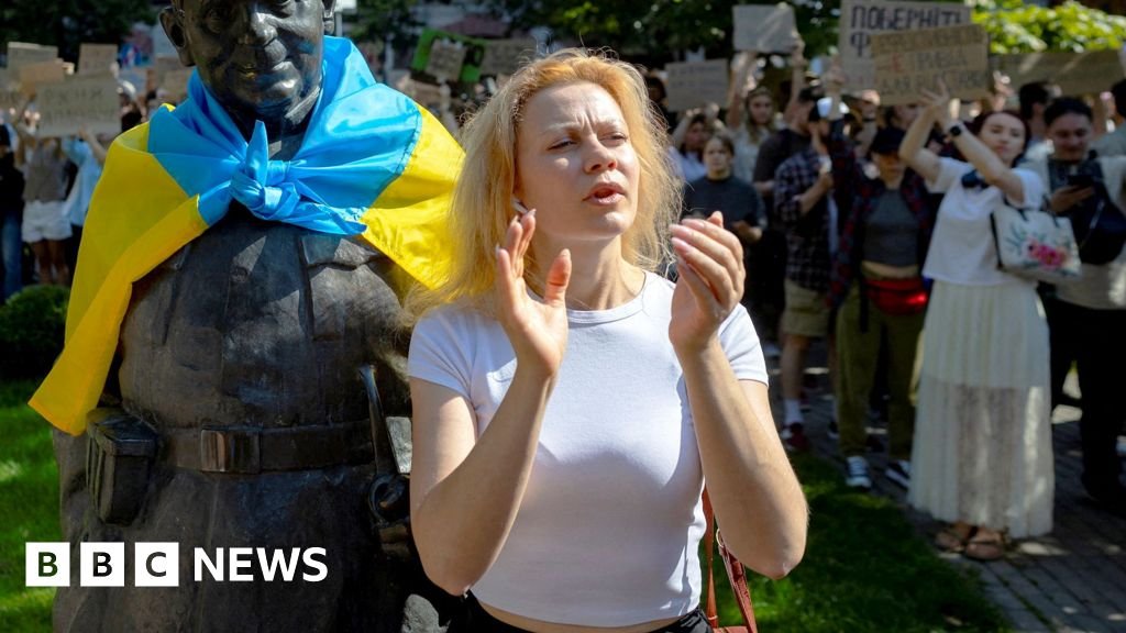 Protests in Ukrainian cities against Zelensky's removal of defence ministerUkraine's president has not explained Mykhailo Fedorov's dismissal, which is causing great upset among civil society and the military.10 mins agoEurope Protests in Ukrainian cities against Zelensky's removal of defence ministerUkraine's president has not explained Mykhailo Fedorov's dismissal, which is causing great upset among civil society and the military.10 mins agoEurope