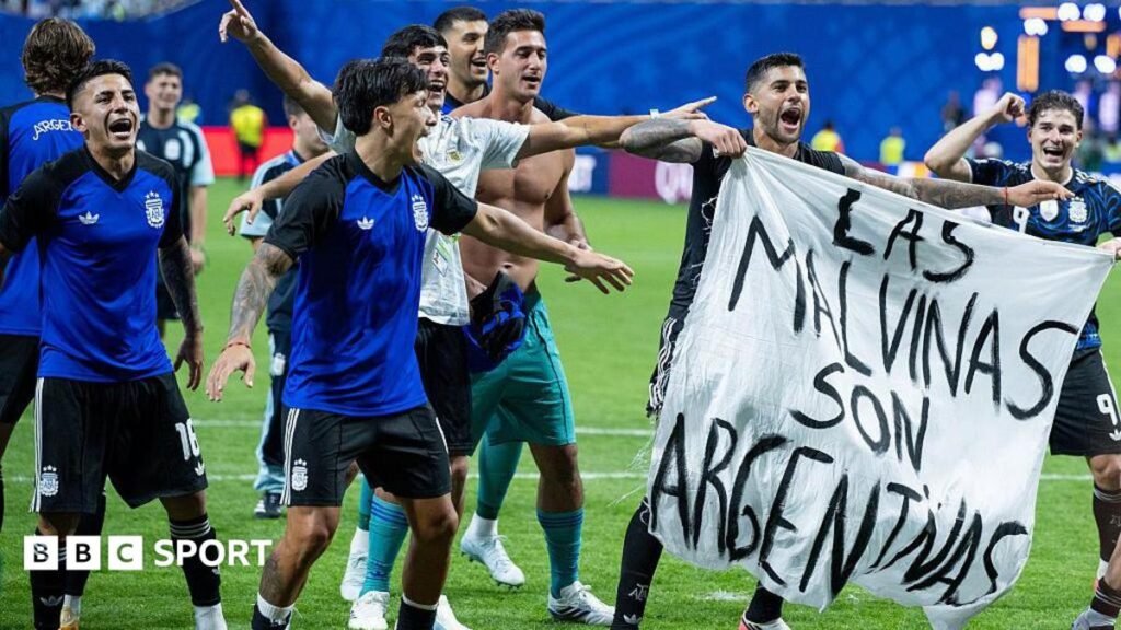 Fifa 'assessing reports' over Falklands bannerFifa is "assessing the match reports" before deciding whether to punish Argentina after players held a banner in support of their country's claims to the Falkland Islands.1 hr agoWorld Cup Fifa 'assessing reports' over Falklands bannerFifa is "assessing the match reports" before deciding whether to punish Argentina after players held a banner in support of their country's claims to the Falkland Islands.1 hr agoWorld Cup