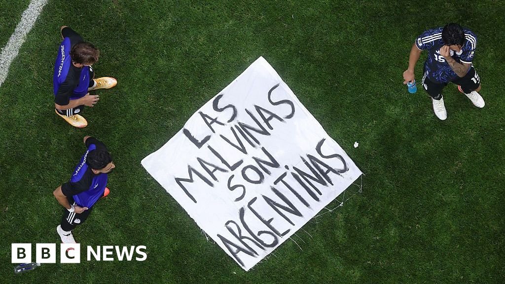White House defends Argentina team over Falklands bannerThe comments could further fuel the row over the incident, which has seen Downing Street back calls for Fifa to investigate.6 hrs agoPolitics White House defends Argentina team over Falklands bannerThe comments could further fuel the row over the incident, which has seen Downing Street back calls for Fifa to investigate.6 hrs agoPolitics