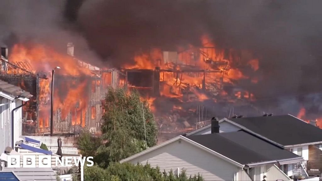Helicopters dump water as huge Norway fire destroys homesThe blaze has destroyed more than 100 homes in Drammen and has spread to a nearby forest, authorities say.1 hr agoEurope Helicopters dump water as huge Norway fire destroys homesThe blaze has destroyed more than 100 homes in Drammen and has spread to a nearby forest, authorities say.1 hr agoEurope