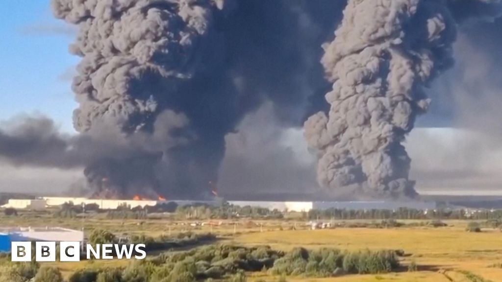 Russian online retail warehouses hit by deadly Ukrainian strikesDrones targeted Wildberries facilities near Moscow and in Tambov. Ukraine's leader called them "major logistics facilities" supplying "sanctioned components".6 hrs agoEurope Russian online retail warehouses hit by deadly Ukrainian strikesDrones targeted Wildberries facilities near Moscow and in Tambov. Ukraine's leader called them "major logistics facilities" supplying "sanctioned components".6 hrs agoEurope