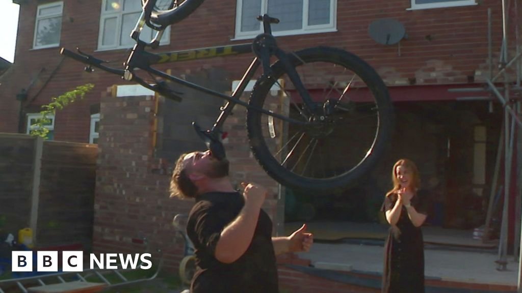 The man who balances bikes, ladders and sheds on his chinSalford builder Tobey Newall plans to set the world record for balancing large items on his chin.3 days agoManchester The man who balances bikes, ladders and sheds on his chinSalford builder Tobey Newall plans to set the world record for balancing large items on his chin.3 days agoManchester