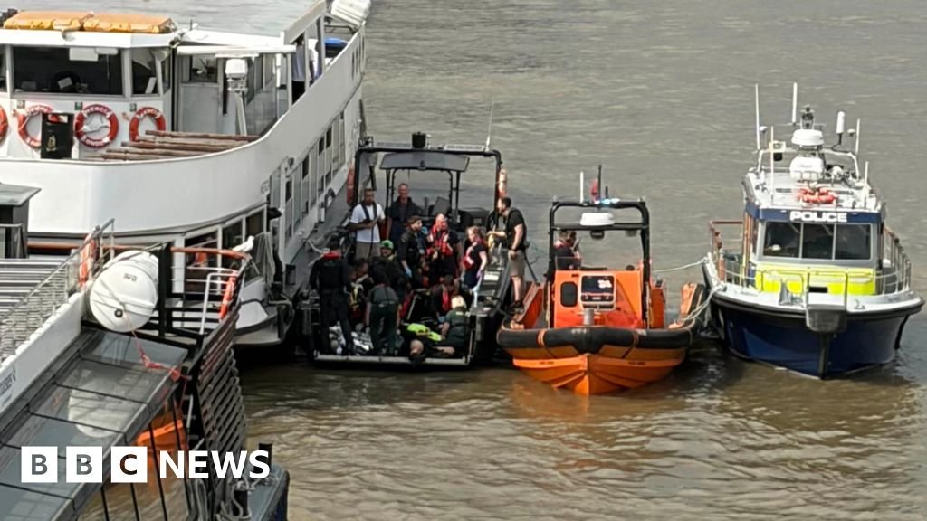 UK police officers hurt as police boat strikes bridgePolice say a number of armed officers entered the water but were recovered following the crash.Just nowLondon UK police officers hurt as police boat strikes bridgePolice say a number of armed officers entered the water but were recovered following the crash.Just nowLondon