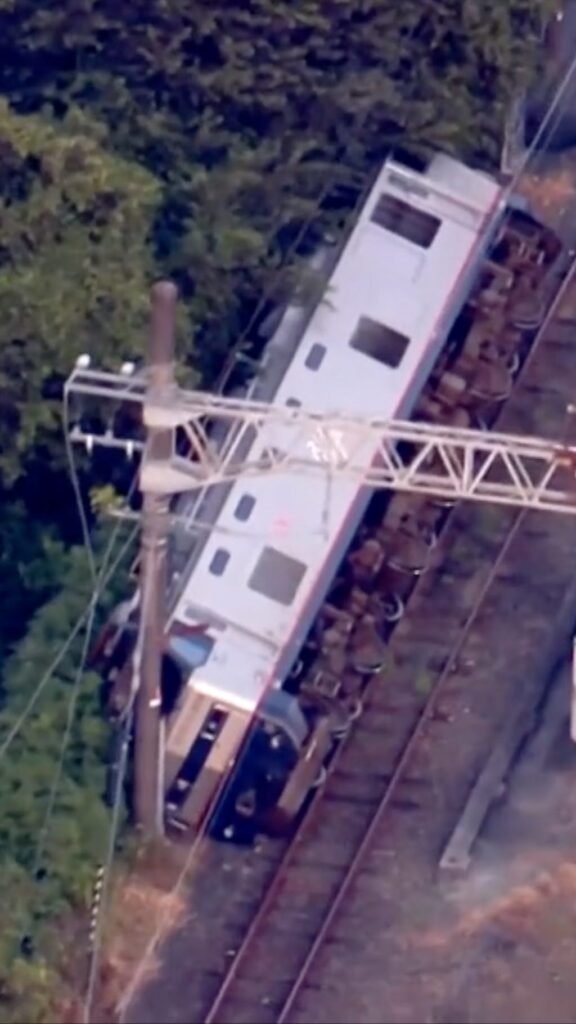 Watch: Train derailed and buildings on fire after earthquakeAerial footage shows the aftermath of the earthquake in Kumamoto prefecture.1 hr ago