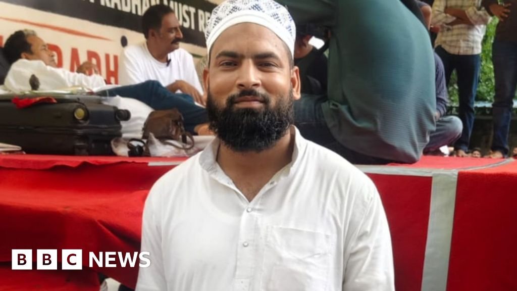 'I won't stop fighting,' says 'cockroach' protester after alleged detentionMohammad Junaid has moved court alleging he was unlawfully detained by police due to his role in the protests.3 hrs agoAsia 'I won't stop fighting,' says 'cockroach' protester after alleged detentionMohammad Junaid has moved court alleging he was unlawfully detained by police due to his role in the protests.3 hrs agoAsia