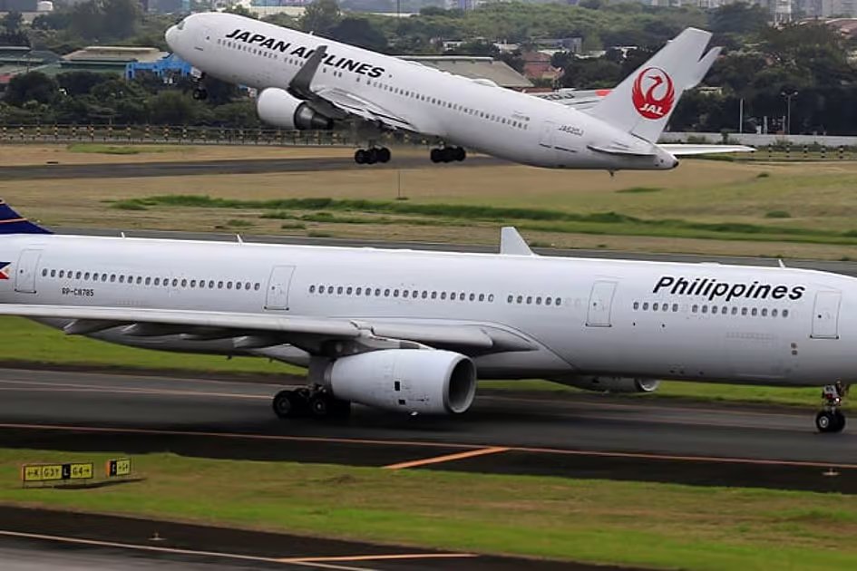 Philippine Airlines flight to Hong Kong halted in Manila after loud bang prompts bomb check Philippine Airlines flight to Hong Kong halted in Manila after loud bang prompts bomb check