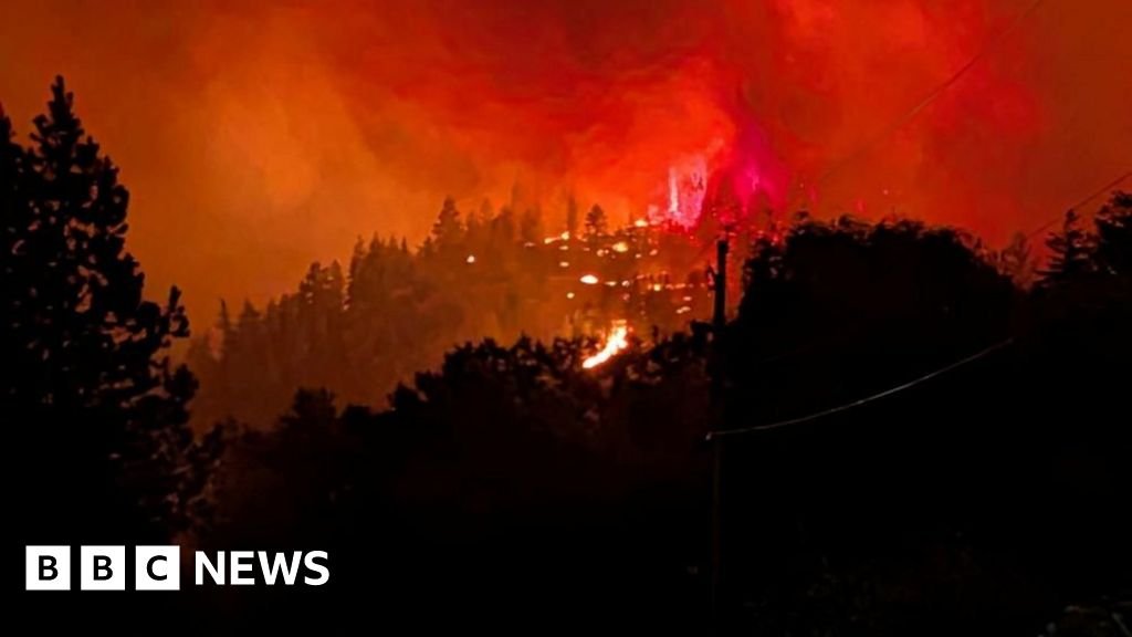 Fast-moving Canada wildfire doubles in size forcing thousands to flee homesThe Bald Range wildfire in British Columbia, still considered "out of control", has spread to more than 36 sq miles (95 sq km). 2 hrs agoUS & Canada Fast-moving Canada wildfire doubles in size forcing thousands to flee homesThe Bald Range wildfire in British Columbia, still considered "out of control", has spread to more than 36 sq miles (95 sq km). 2 hrs agoUS & Canada