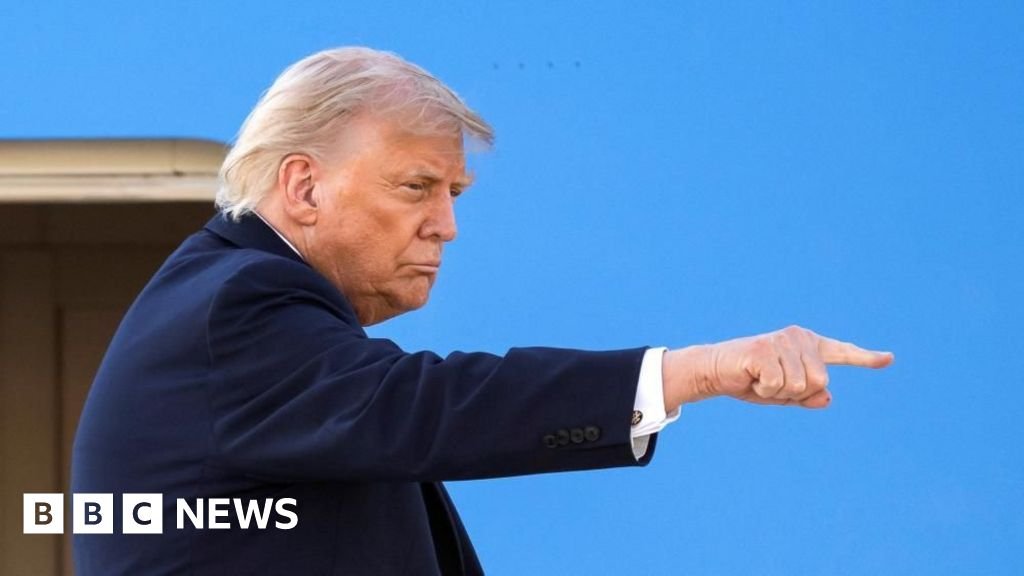 Trump's dramatic plane swap hints at personal stakes of Iran warIt marks another striking episode in the turbulent history of his relationship with Iran, writes the BBC's Anthony Zurcher.1 hr agoWorld Trump's dramatic plane swap hints at personal stakes of Iran warIt marks another striking episode in the turbulent history of his relationship with Iran, writes the BBC's Anthony Zurcher.1 hr agoWorld