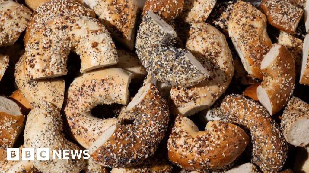 Singapore and S Korea pull Trader Joe's seasoning over poppy seedsTrader Joe's Everything But the Bagel seasoning contains poppy seeds which are banned in both countries. 2 hrs agoAsia Singapore and S Korea pull Trader Joe's seasoning over poppy seedsTrader Joe's Everything But the Bagel seasoning contains poppy seeds which are banned in both countries. 2 hrs agoAsia