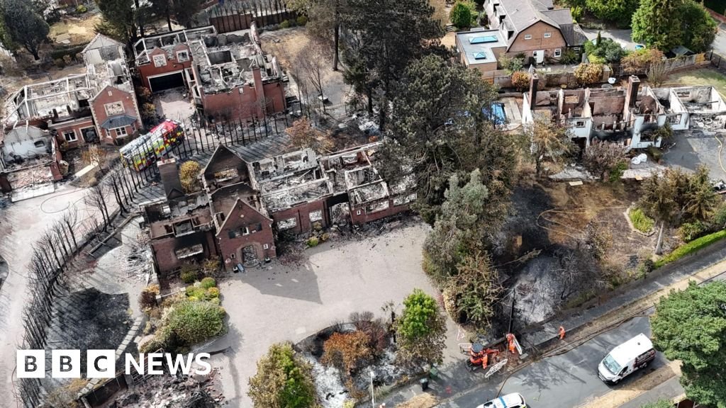 Millions sent wildfire emergency phone alert as 19 homes destroyedFires across England and Wales prompt a national government alert warning people not to light anything that could spark a wildfire.3 hrs agoEngland Millions sent wildfire emergency phone alert as 19 homes destroyedFires across England and Wales prompt a national government alert warning people not to light anything that could spark a wildfire.3 hrs agoEngland