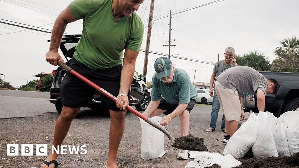 Hawaii braces for potential first direct hit by a hurricane in 34 yearsIn a worst-case scenario, category one Lala could dump up to 25in (63cm) of rain on Big Island. 21 mins agoUS & Canada Hawaii braces for potential first direct hit by a hurricane in 34 yearsIn a worst-case scenario, category one Lala could dump up to 25in (63cm) of rain on Big Island. 21 mins agoUS & Canada