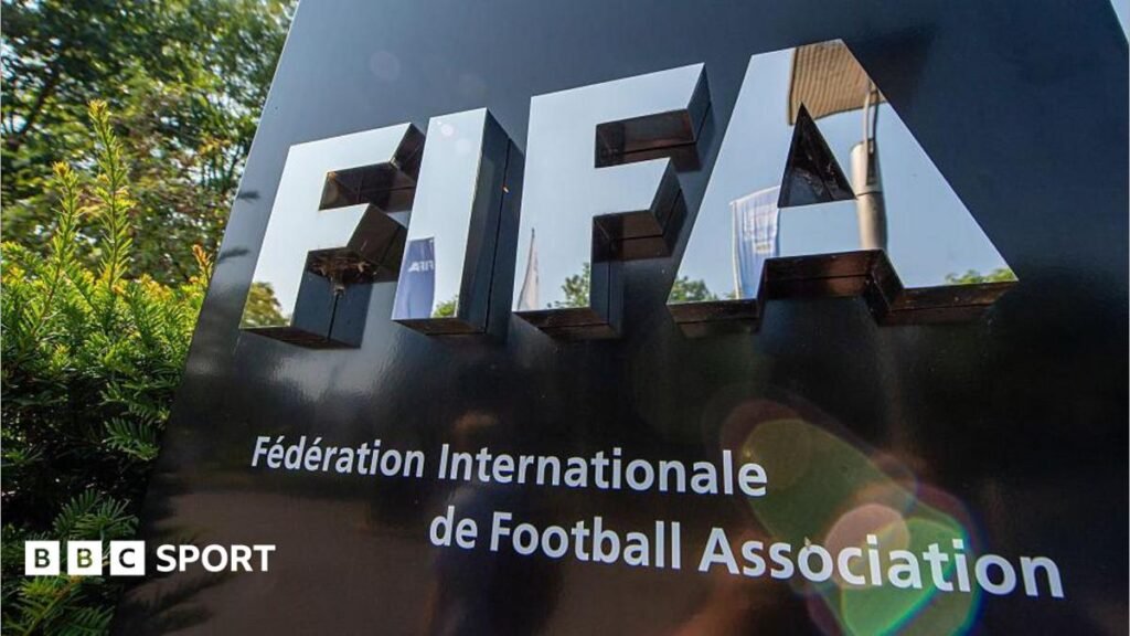 Fifa executive leaves job three weeks after criticising Infantino planChief operating officer Kevin Lamour is sacked three weeks after criticising Fifa president Gianni Infantino, BBC Sport is told.1 hr agoFootball