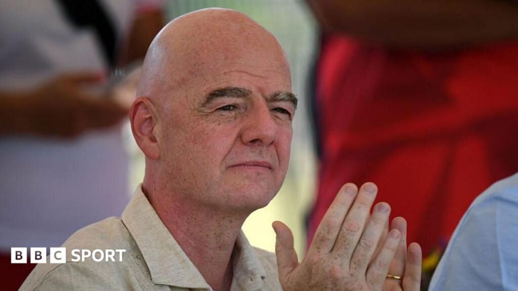 Premier League chief says Fifa self-destructed over World Cup planPremier League chief executive Richard Masters says Fifa has delivered "a self-inflicted wound".1 hr agoPremier League