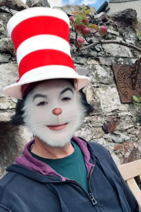 Cat in the Hat Snapchat filter
