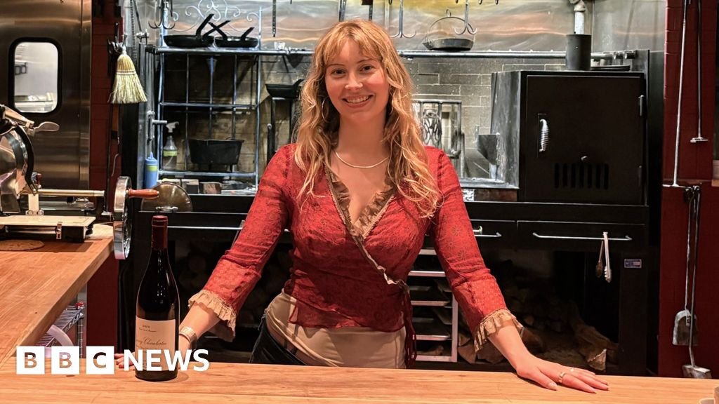 'What you see is what you pay' – why some US restaurants are banning tipsTips are central to US dining culture but some eateries think that they are unfair.8 hrs agoBusiness 'What you see is what you pay' - why some US restaurants are banning tipsTips are central to US dining culture but some eateries think that they are unfair.8 hrs agoBusiness