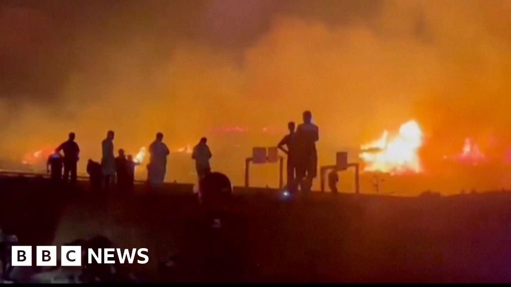 Watch: Algerians look on as deadly wildfires rage through nightAt least 12 people have died in the fires and Algeria's president has announced three days of mourning.6 hrs agoWorld Watch: Algerians look on as deadly wildfires rage through nightAt least 12 people have died in the fires and Algeria's president has announced three days of mourning.6 hrs agoWorld