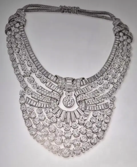 Austrian Interior Ministry The necklace pictured on a white background.
