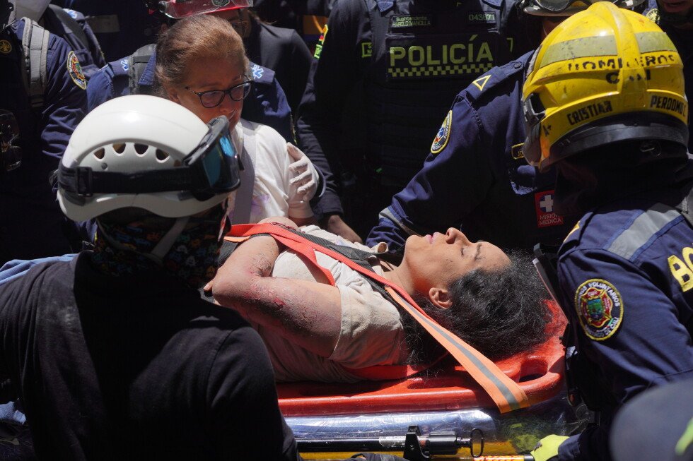 After an earthquake, how long can trapped people survive? After an earthquake, how long can trapped people survive?