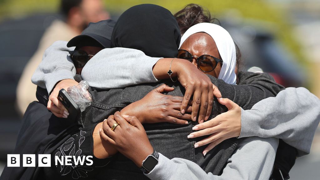 Teen girl charged with murder over recording of San Diego mosque attackProsecutors say the 17-year-old from North Carolina also published a manifesto from the two teenage gunmen in the 18 May attack.15 mins agoUS & Canada Teen girl charged with murder over recording of San Diego mosque attackProsecutors say the 17-year-old from North Carolina also published a manifesto from the two teenage gunmen in the 18 May attack.15 mins agoUS & Canada