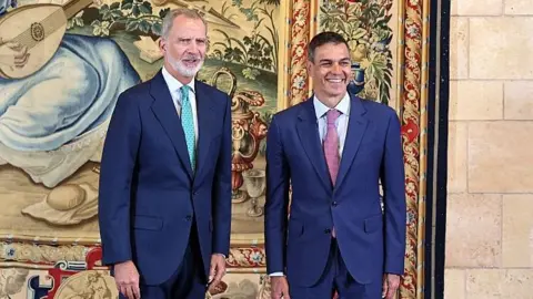 AFP via Getty Images Spanish King Felipe VI (L) and Spanish Prime Minister Pedro Sanchez pose during a meeting at the Almudaina Palace in Palma de Mallorca